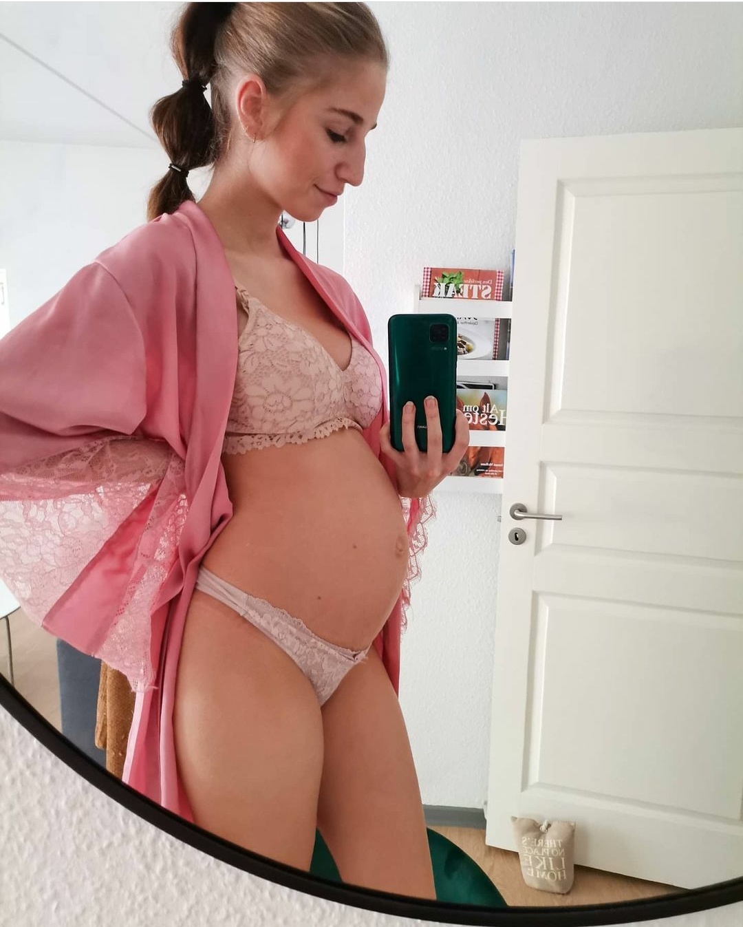 Paula fortæller om sin graviditet silikonebryster | AK Nygart